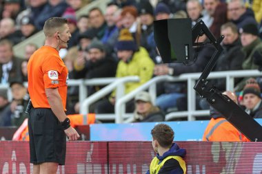 Referee Robert Jones checks the VAR screen during the Premier League match Newcastle United vs Fulham at St. James's Park, Newcastle, United Kingdom, 15th January 202