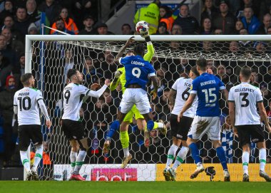 Plymouth Argyle goalkeeper Michael Cooper  (1) punches the ball away  during the Sky Bet League 1 match Ipswich Town vs Plymouth Argyle at Portman Road, Ipswich, United Kingdom, 14th January 202