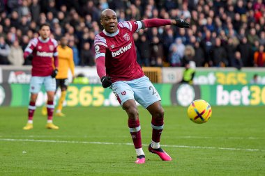 Angelo Ogbonna #21 of West Ham United with the ball during the Premier League match Wolverhampton Wanderers vs West Ham United at Molineux, Wolverhampton, United Kingdom, 14th January 202
