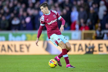 Nayef Aguerd #27 of West Ham United controls the ball during the Premier League match Wolverhampton Wanderers vs West Ham United at Molineux, Wolverhampton, United Kingdom, 14th January 202