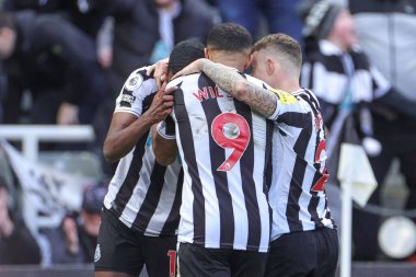 Alexander Isak #14 of Newcastle United celebrates his goal to make it 1-0 with teammates during the Premier League match Newcastle United vs Fulham at St. James's Park, Newcastle, United Kingdom, 15th January 202