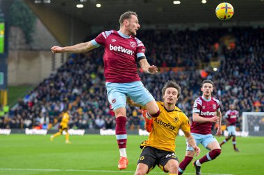 Vladimir Coufal #5 of West Ham United wins a header above Hugo Bueno #64 of Wolverhampton Wanderers during the Premier League match Wolverhampton Wanderers vs West Ham United at Molineux, Wolverhampton, United Kingdom, 14th January 202