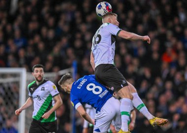 Plymouth Argyle midfielder Sam Cosgrove (16) battles in the air with Ipswich Town midfielder Lee Evans  (8)  during the Sky Bet League 1 match Ipswich Town vs Plymouth Argyle at Portman Road, Ipswich, United Kingdom, 14th January 202