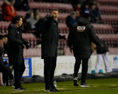 Rob Edwards Manager of Luton Town shouts instructions during the Emirates FA Cup match Third Round Replay Wigan Athletic vs Luton Town at DW Stadium, Wigan, United Kingdom, 17th January 202