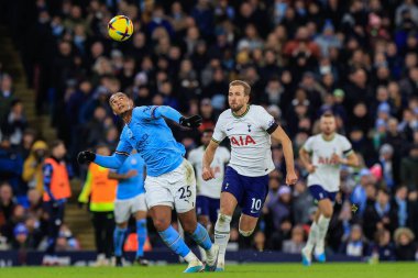 Manuel Akanji #25 of Manchester City heads the ball as Harry Kane #10 of Tottenham Hotspur pressures during the Premier League match Manchester City vs Tottenham Hotspur at Etihad Stadium, Manchester, United Kingdom, 19th January 202