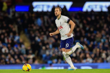 Harry Kane #10 of Tottenham Hotspur in action during the Premier League match Manchester City vs Tottenham Hotspur at Etihad Stadium, Manchester, United Kingdom, 19th January 202