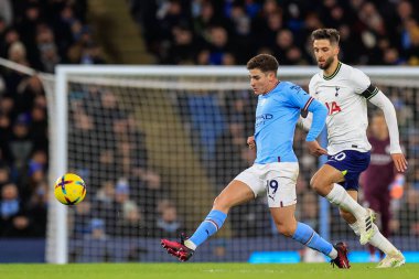 Julin lvarez #19 of Manchester City passes the ball during the Premier League match Manchester City vs Tottenham Hotspur at Etihad Stadium, Manchester, United Kingdom, 19th January 2023