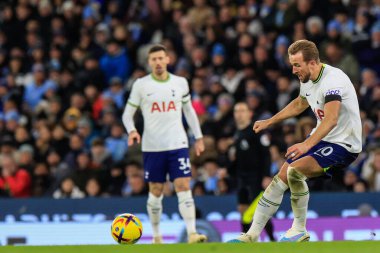 Harry Kane #10 of Tottenham Hotspur in action during the Premier League match Manchester City vs Tottenham Hotspur at Etihad Stadium, Manchester, United Kingdom, 19th January 202