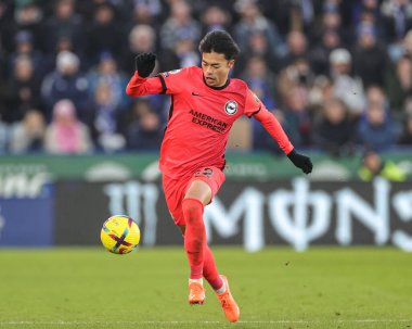 Kaoru Mitoma #22 of Brighton & Hove Albion breaks with the ball during the Premier League match Leicester City vs Brighton and Hove Albion at King Power Stadium, Leicester, United Kingdom, 21st January 202