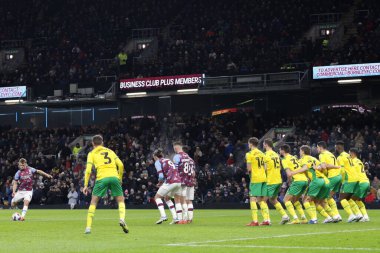 Scott Twine #11 of Burnley scores a free kick to make it 2-1 during the Sky Bet Championship match Burnley vs West Bromwich Albion at Turf Moor, Burnley, United Kingdom, 20th January 202