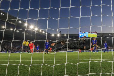 Evan Ferguson #28 of Brighton & Hove Albion scores to make it 2-2 during the Premier League match Leicester City vs Brighton and Hove Albion at King Power Stadium, Leicester, United Kingdom, 21st January 202