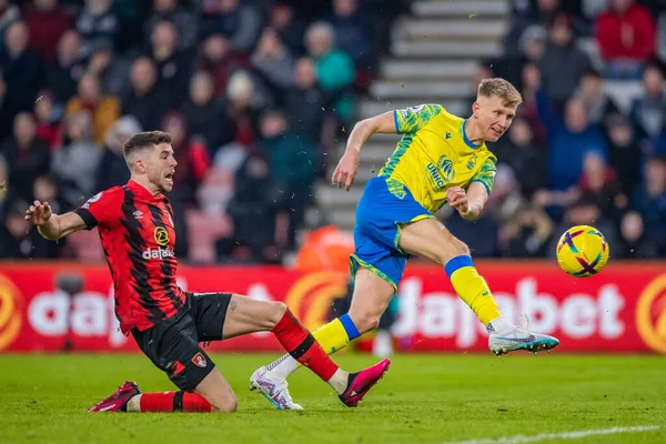Sam Surridge #16 of Nottingham Forest attempts a shot at goal during the Premier League match Bournemouth vs Nottingham Forest at Vitality Stadium, Bournemouth, United Kingdom, 21st January 202