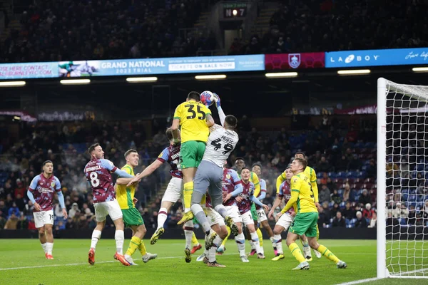 Okay Yokulu #35 of West Bromwich Albion and Arijanet Muric #49 of Burnley compete for the ball during the Sky Bet Championship match Burnley vs West Bromwich Albion at Turf Moor, Burnley, United Kingdom, 20th January 2023