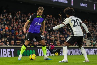 Harry Kane #10 of Tottenham Hotspur in action during the Premier League match Fulham vs Tottenham Hotspur at Craven Cottage, London, United Kingdom, 23rd January 202