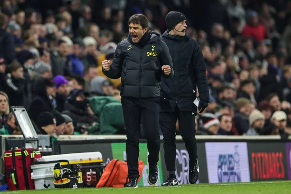 Antonio Conte manager of Totitehanm Hotspur celebrates his sides 1-0 win during the Premier League match Fulham vs Tottenham Hotspur at Craven Cottage, London, United Kingdom, 23rd January 202