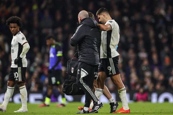 Aleksandar Mitrovi Fulham Leaves Field Receiving Treatment Injury Premier League — Fotografia de Stock