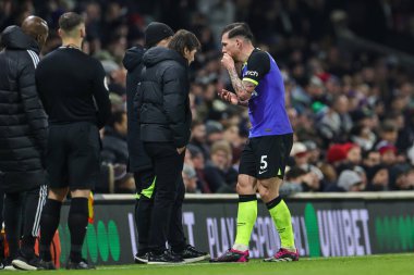 Pierre-Emile Hjbjerg #5 of Tottenham Hotspur speaks to Antonio Conte manager of Totitehanm Hotspur during the Premier League match Fulham vs Tottenham Hotspur at Craven Cottage, London, United Kingdom, 23rd January 2023