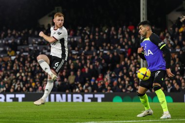 Harrison Reed #6 of Fulham shoots on goal during the Premier League match Fulham vs Tottenham Hotspur at Craven Cottage, London, United Kingdom, 23rd January 202