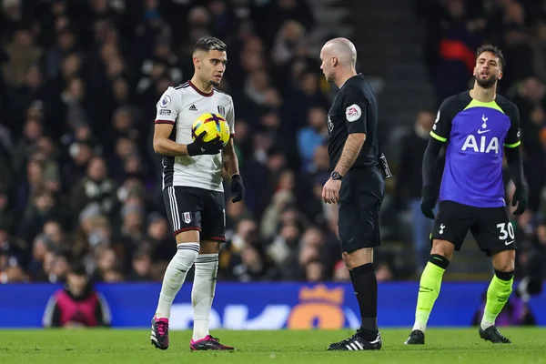 Andreas Pereira Fulham Speaks Referee Paul Tierney Premier League Match — Foto Stock