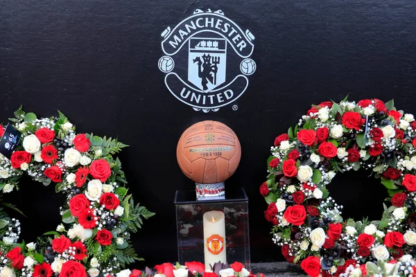 Memorial Ball Wreaths Manchester United Mark 65Th Anniversary Munich Air — Stock Photo, Image