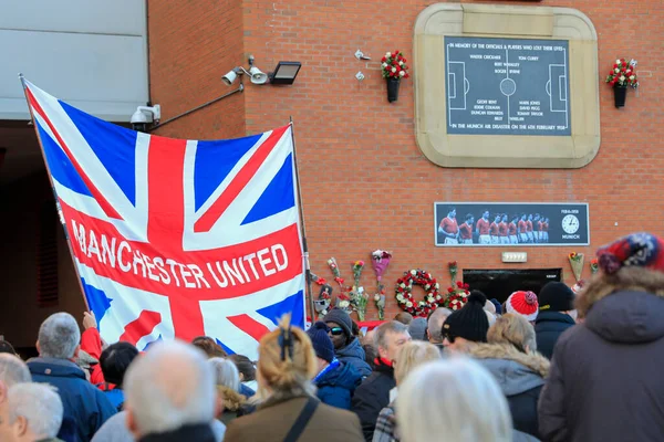 United Fans Attending Manchester United Mark 65Th Anniversary Munich Air — ストック写真