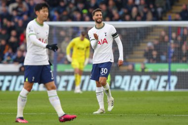 Rodrigo Bentancur #30 of Tottenham Hotspur gives his teammates instructions during the Premier League match Leicester City vs Tottenham Hotspur at King Power Stadium, Leicester, United Kingdom, 11th February 202