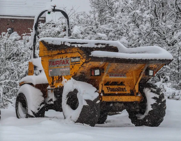Dumper Covered Snow Heavy Snow Hits Barnsley Yellow Warning Snow — Stock Photo, Image