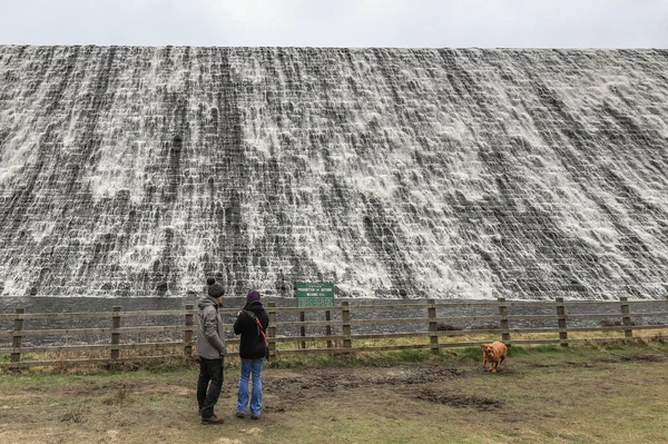 Derwent Dam Overflows Derwent Reservoir Fills Months Drought Dam Raf — Stock Photo, Image
