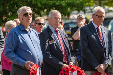 Chris Henderson, Lancaster 'da uçuş mühendisi olan Çavuş Robert Henderson' ın oğlu. 20 Mayıs 2023 'te 617. Filo ve Kraliyet Hava Kuvvetleri, Woodhall Spa, İngiltere' deki Dambusters baskınında.