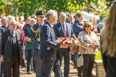 617. Filo ve Kraliyet Hava Kuvvetleri 'nin gazileri ve üyeleri, 20 Mayıs 2023' te İngiltere 'nin Woodhall Spa kentindeki anma törenine Dambusters Baskınının 80. yıldönümü anısına katıldılar.