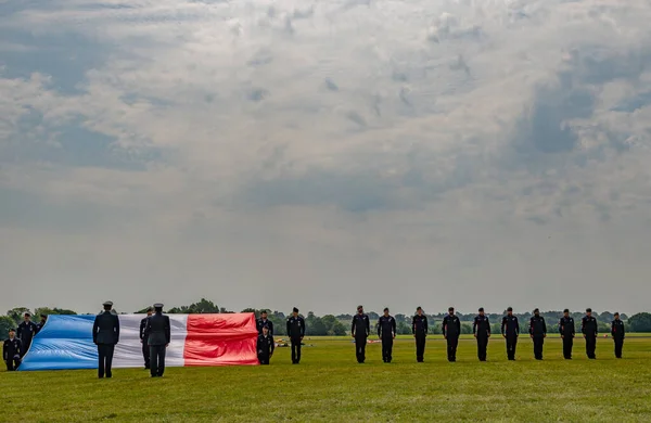 Raf Falcons Paracadute Team Francese Salutano Comandante Della Stazione Raf — Foto Stock
