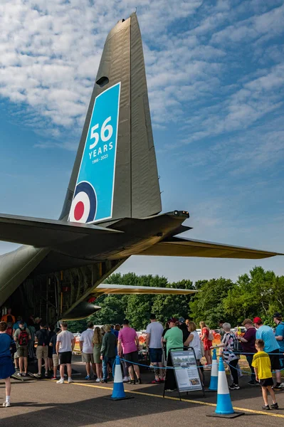 Crowds Wait Onboard View 130J Hercules Raf Cosford Air Show — Stock Photo, Image
