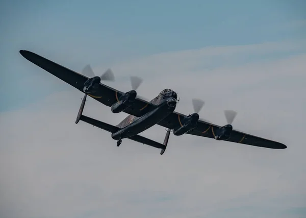 イギリス空軍コスフォード航空ショー中のイギリス記念飛行の戦いのAvroランカスター コスフォード イギリス 2023年6月11日 — ストック写真