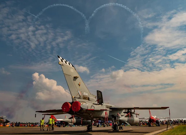 Raf Red Arrows Draw Iconic Heart Skies Cosford Raf Cosford — Stock Photo, Image