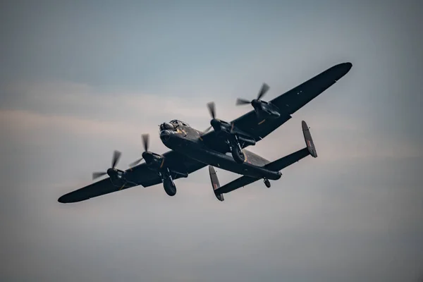 イギリス空軍コスフォード航空ショー中のイギリス記念飛行の戦いのAvroランカスター コスフォード イギリス 2023年6月11日 — ストック写真
