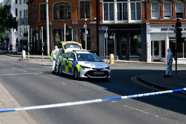Adli polis memurları bölgeyi araştırıyor. Nottingham van saldırısı: Nottingham City, Nottingham, İngiltere 'de 13 Haziran 2023' te üç kişi öldü ve bir kişi tutuklandı