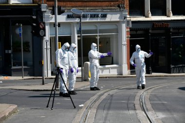 Adli polis memurları bölgeyi araştırıyor. Nottingham van saldırısı: Nottingham City, Nottingham, İngiltere 'de 13 Haziran 2023' te üç kişi öldü ve bir kişi tutuklandı