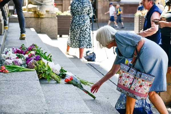 Επιθέσεις Στο Nottingham Ένα Μέλος Του Κοινού Άφησε Λουλούδια Στο — Φωτογραφία Αρχείου