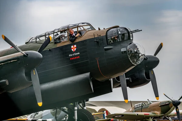 Leader Dello Squadrone Chris Fairley Nel Lancaster Mentre Volo Commemorativo — Foto Stock