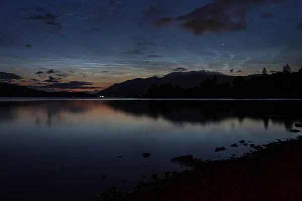 Noctilucent Moln Över Derwentwater Sommarsolståndet Nära Keswick Lake District Cumbria — Stockfoto