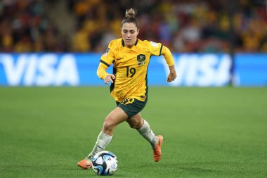 Avustralyalı Katrina Gorry # 19 numara, FIFA Kadınlar Dünya Kupası 2023 B Grubu karşılaşmasında topla Suncorp Stadyumu, Brisbane, Avustralya, 27 Temmuz 2023
