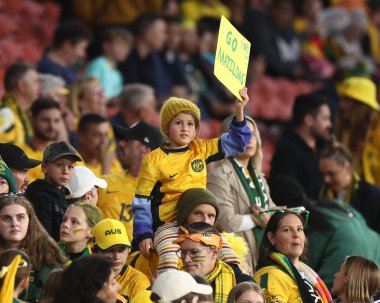 Genç bir taraftar, 27 Temmuz 2023 'te Avustralya Bayanlar-Nijerya Kadınlar Dünya Kupası' nda Suncorp Stadyumu, Brisbane, Avustralya 'da düzenlenen B Grubu karşılaşmasında bir tabela tutuyor.