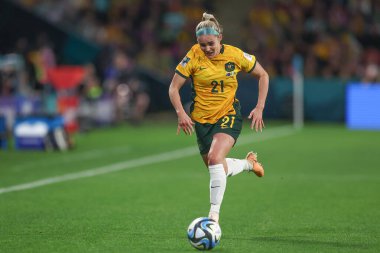 Avustralyalı Ellie Carpenter # 21, FIFA Kadınlar Dünya Kupası 2023 B Grubu karşılaşmasında Suncorp Stadyumu, Brisbane, Avustralya, 27 Temmuz 2023 'te Avustralya Bayanlar - Nijerya Kadınlar karşılaşmasında topa vurdu.