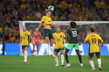 Avustralya 'dan Emily van Egmond 27 Temmuz 2023' te Avustralya Bayanlar Dünya Kupası 2023 Grubu Kadınlar - Nijerya Kadınlar Suncorp Stadyumu, Brisbane, Avustralya 'da oynanan karşılaşmada yüksek topu kazanmak için zıpladı.