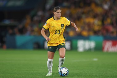 Avustralyalı Kyra Cooney-Cross # 23 ve top FIFA Kadınlar Dünya Kupası 2023 B Grubu karşılaşmasında Suncorp Stadyumu, Brisbane, Avustralya, 27 Temmuz 2023