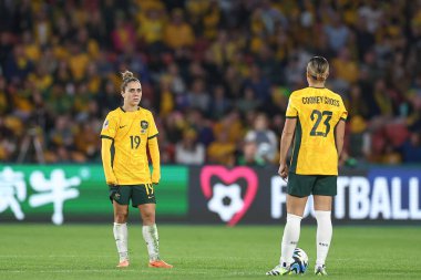 Avustralyalı Katrina Gorry # 19 ve Avustralyalı Kyra Cooney-Cross # 23 FIFA Kadınlar Dünya Kupası 2023 Grubu B Grubu karşılaşmasında Avustralya Kadınlar Nijerya 'ya karşı Suncorp Stadyumu, Brisbane, Avustralya, 27 Temmuz 2023