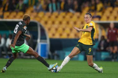 Halimatu Ayinde # 18 Nijerya ve Caitlin Foord # 9 Avustralya FIFA Kadınlar Dünya Kupası 2023 B Grubu karşılaşmasında Suncorp Stadyumu, Brisbane, Avustralya, 27 Temmuz 2023