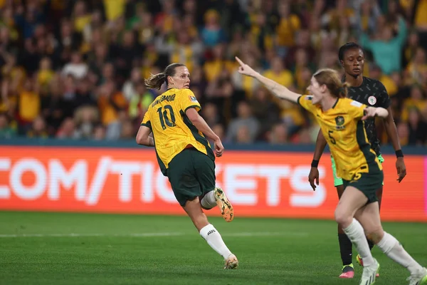 オーストラリアのエミリー ファン エグモンド 10は Fifa女子ワールドカップ2023グループBマッチオーストラリアの女性対ナイジェリア女性対サンコープスタジアム ブリスベン オーストラリア 27Th 7月2023でそれを達成する彼女の目標を祝います — ストック写真