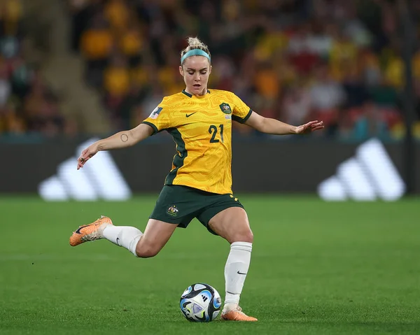 Avustralyalı Ellie Carpenter # 21, FIFA Kadınlar Dünya Kupası 2023 B Grubu 'nda Suncorp Stadyumu' nda Avustralya Bayanlar - Nijeryalı Kadınlar maçında pas attı.