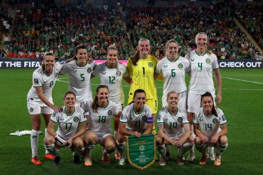 İrlanda, 31 Temmuz 2023 tarihinde Avustralya 'nın Brisbane kentindeki Suncorp Stadyumu' nda oynanan FIFA Kadınlar Dünya Kupası 2023 B Grubu karşılaşmasında takım fotoğrafı için poz verdi.